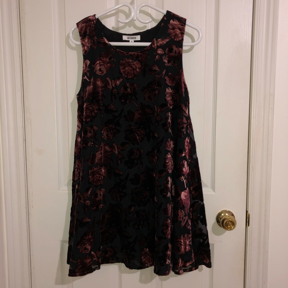 Dress - Picture 1 of 1